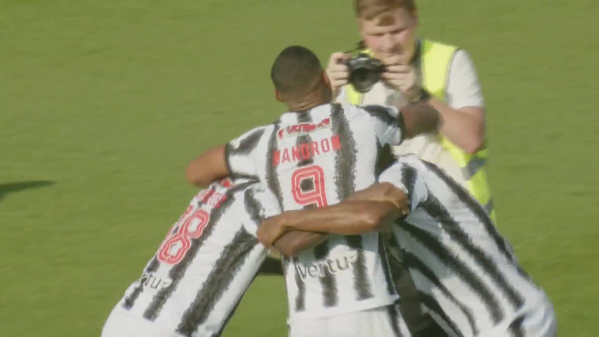 .St Mirren FC prevail on penalties as they score 5/5 in the shootout! ⚫⚪ And Hearts are out of the #PremierSportsCup 🏆 SPFL
