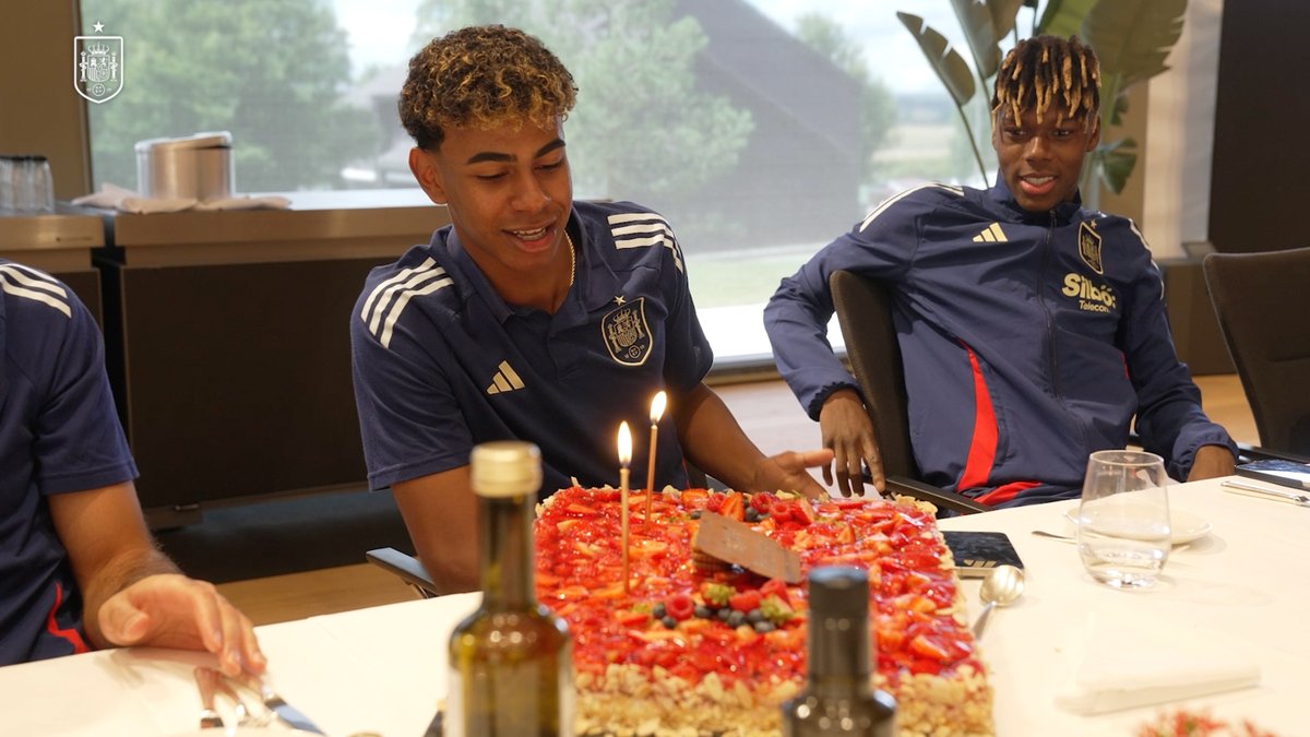 Critican a Lamine por cómo celebró sus 18 años cuando los 17 los celebró así