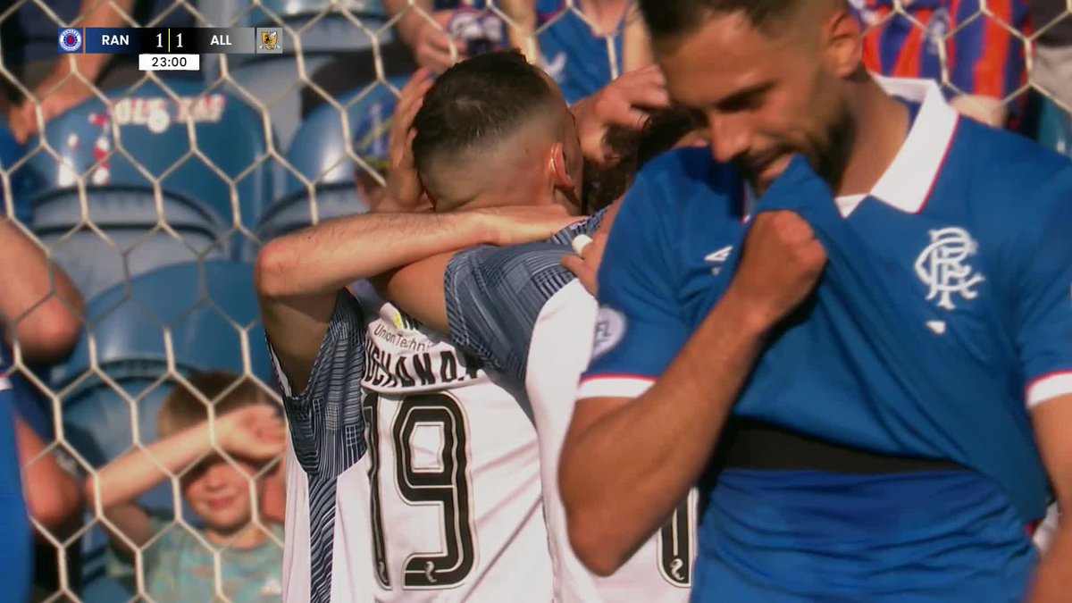 🐝 Alloa Athletic FC are level! Rangers fail to clear the danger and the ball eventually ends up in the back of their net 😱 #PremierSportsCup
