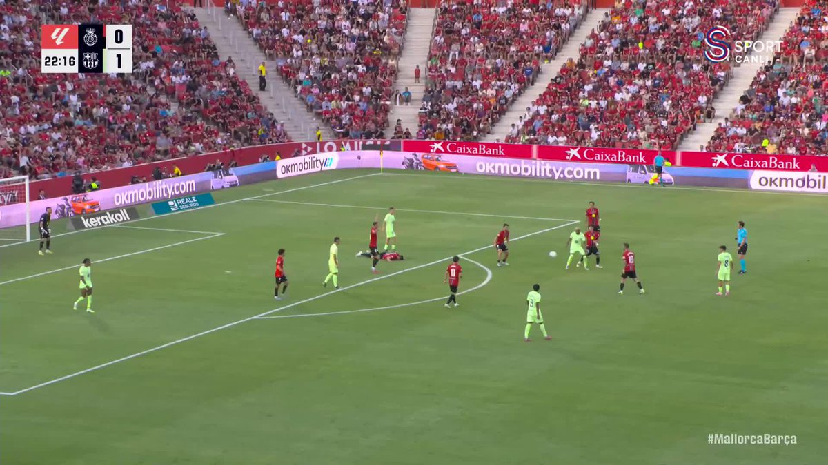 Mallorca - Barcelona maçında ilginç bir olay yaşandı. — Lamine Yamal'ın attığı şut rakibi sakatladı. — Ferran Torres düşen topu alıp, rakip yerdeyken şık bir gol attı. — Tartışmaların sonunda hakem golü verdi.