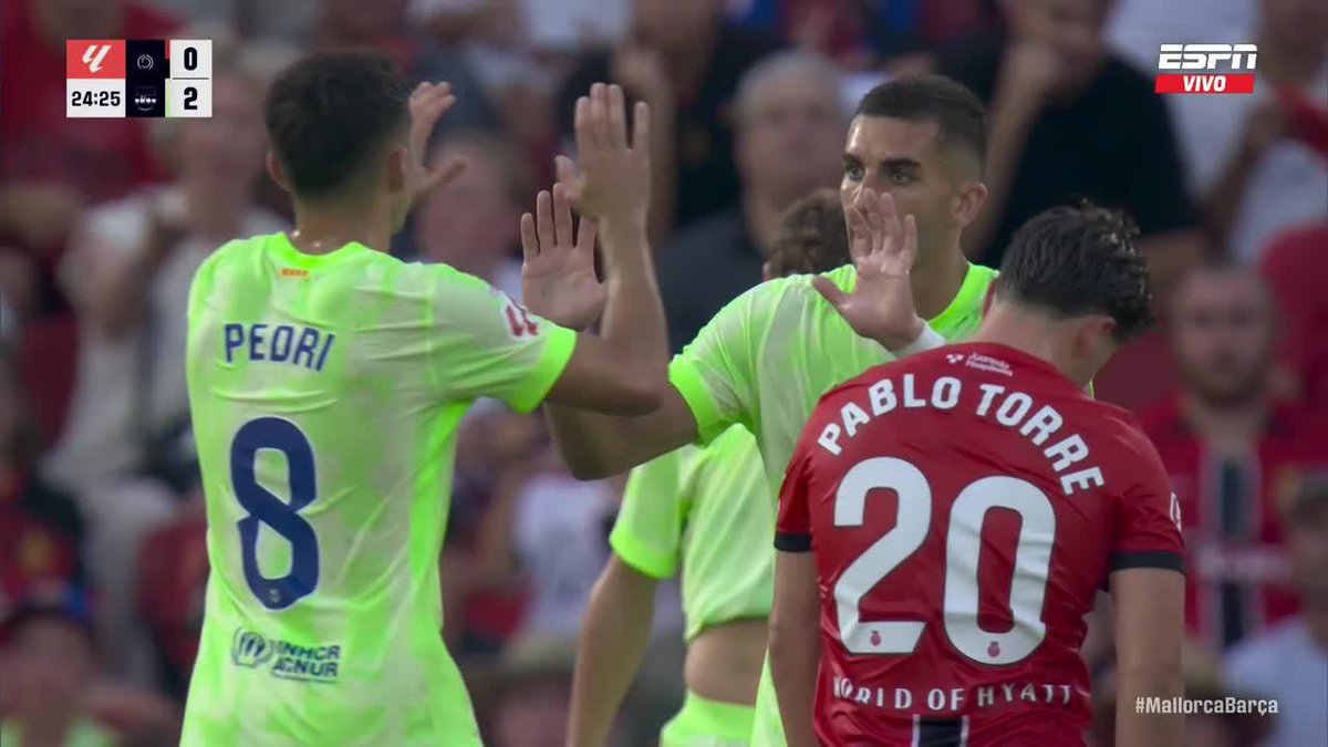 ⚠️🇪🇸 Es INCREÍBLE lo que acaba de pasar. Lamine patea, el de Mallorca despeja con la cabeza y queda tirado en el área. El árbitro amaga con parar el partido pero deja seguir, Ferrán le pega, entra, y DECIDE CONVALIDAR EL GOL. ⁉️ ¿Opiniones?