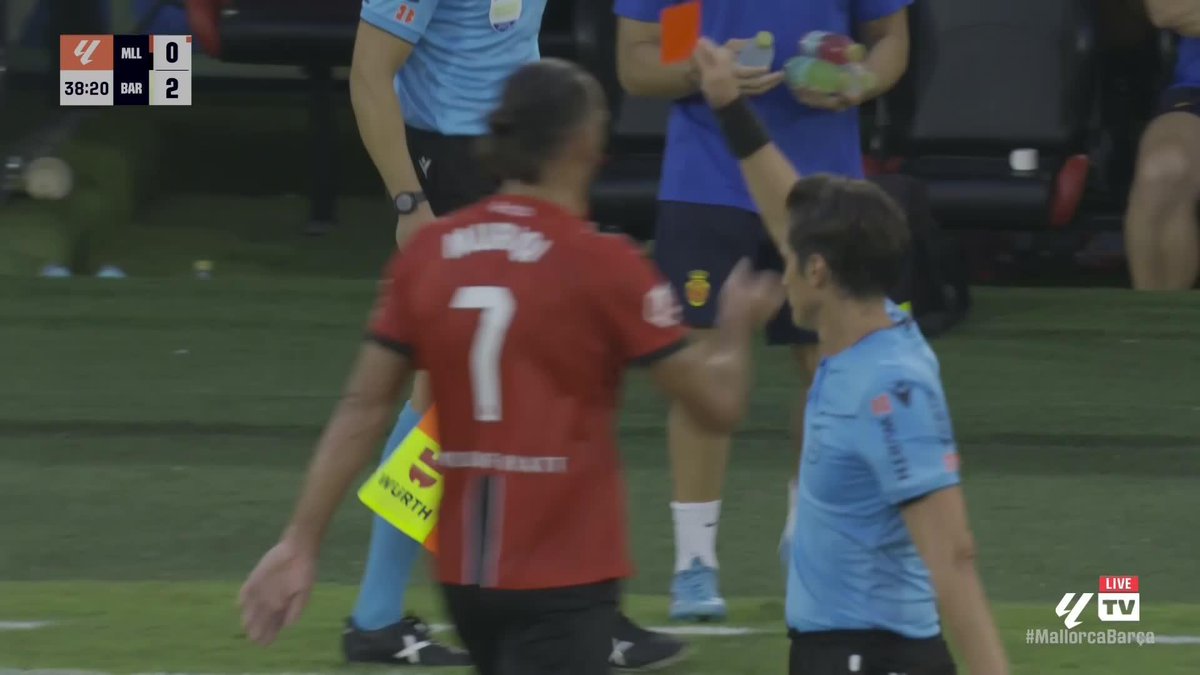 Mallorca's nightmare first half has gone from bad to worse! 😬 Two goals down to Barcelona, and with a red for Muriqi they're now down to 9 men too 🟥 𝑃𝑟𝑒𝑠𝑒𝑛𝑡𝑒𝑑 𝑏𝑦 SBK | 18+ | 𝑃𝑙𝑒𝑎𝑠𝑒 𝐺𝑎𝑚𝑏𝑙𝑒 𝑅𝑒𝑠𝑝𝑜𝑛𝑠𝑖𝑏𝑙𝑦
