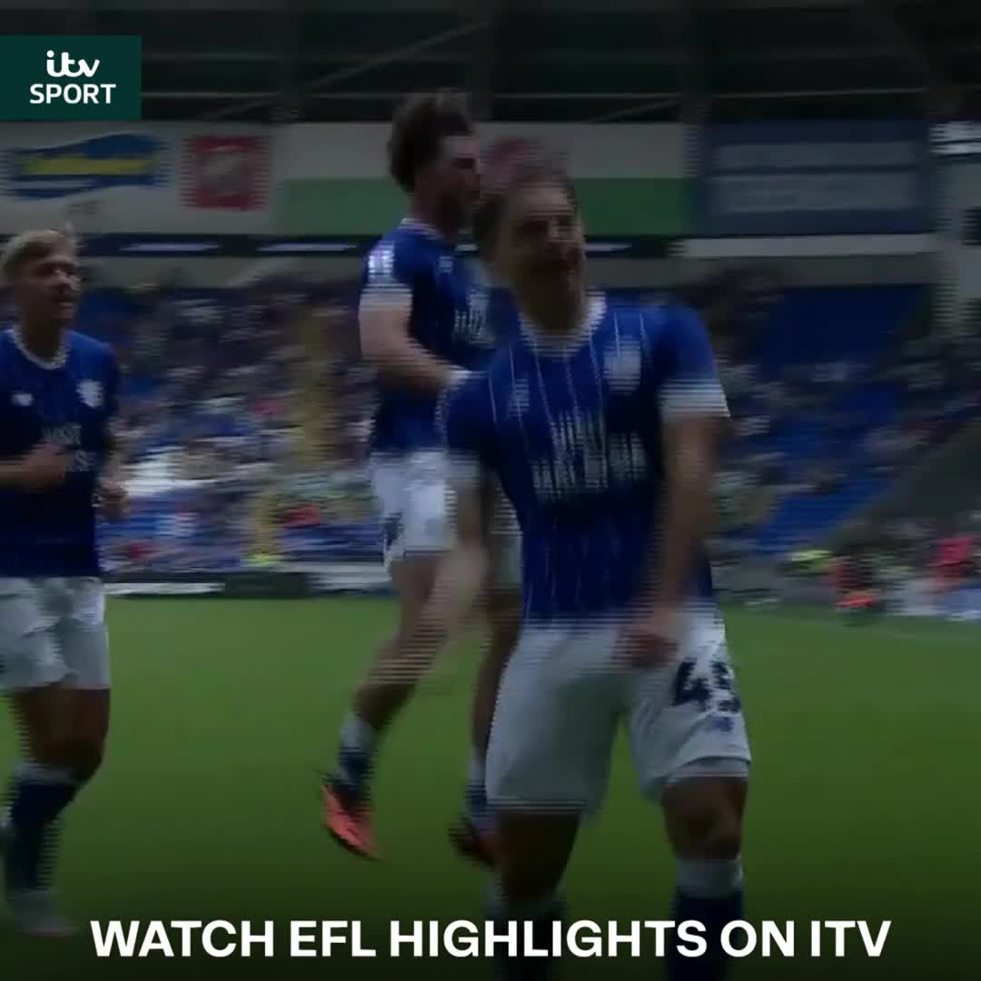 He's one of their own! 💙 Brilliant one-two and a beauty from Cardiff City FC's Cian Ashford 🎯