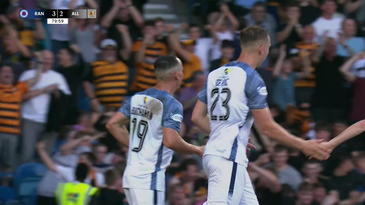 👀 Alloa Athletic FC make it a one-goal game! Scott Taggart finds the back of the net and narrows the gap at Ibrox Stadium 🐝 #PremierSportsCup
