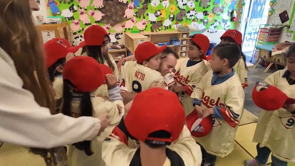 Zach Neto's got moves 👀 Our shortstop surprised a local kindergarten class during their Career Day! #RepTheHalo x #PlayersWeekend