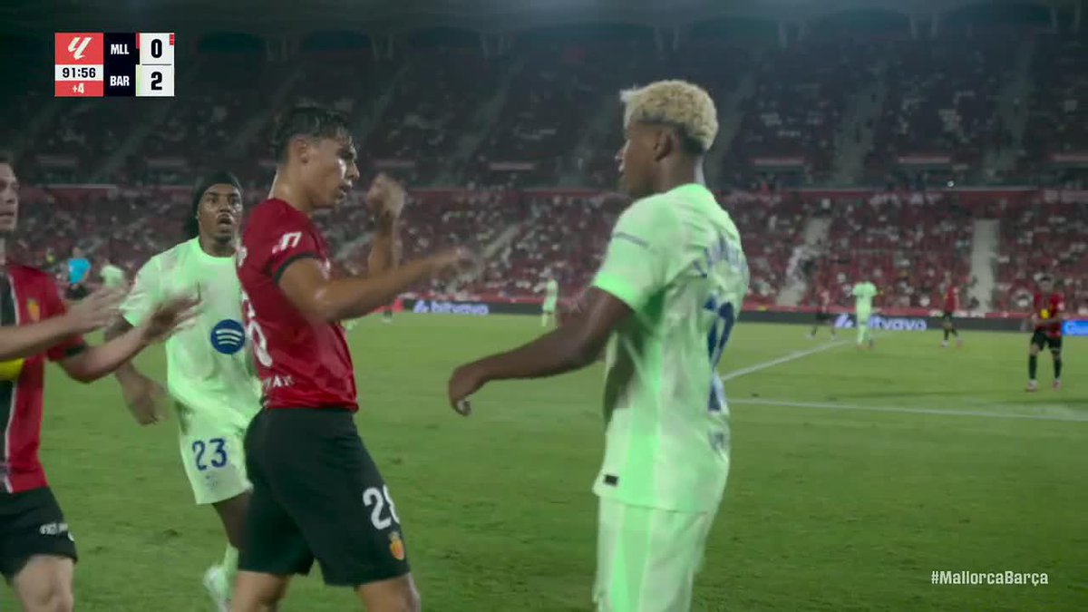 LAMINE YAMAL. ON HIS LEFT AGAIN. HIS FIRST GOAL OF THE SEASON IS HIS SIGNATURE MOVE 👑
