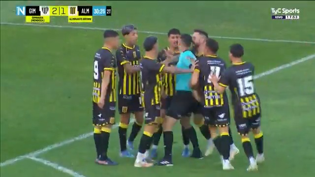 El PENAL que RECLAMÓ todo Almirante Brown en la cancha de Gimnasia de Mendoza y el árbitro Lucas Cavallero dejó pasar. #NacionalEnTyCSports. ¿Qué te pareció? 🧐
