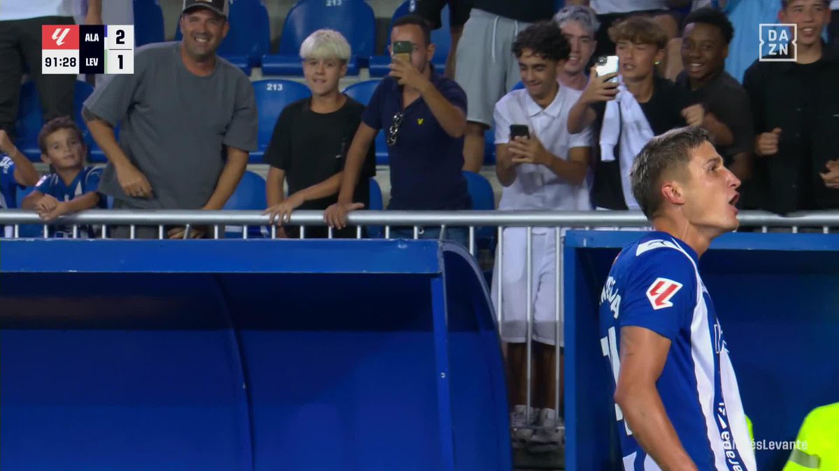 Lo vive. Lo siente. Lo quiere. 💙🫂 Nahuel Tenaglia es PURO Deportivo Alavés.