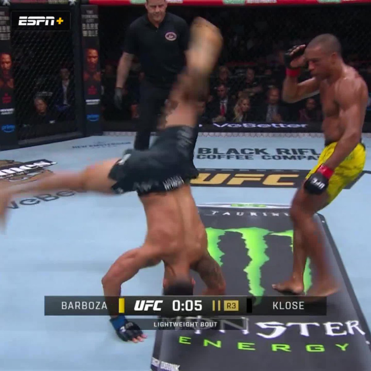 The flip to end the fight 😳 📺 Watch #UFC319 tonight on ESPN+ PPV ➡️