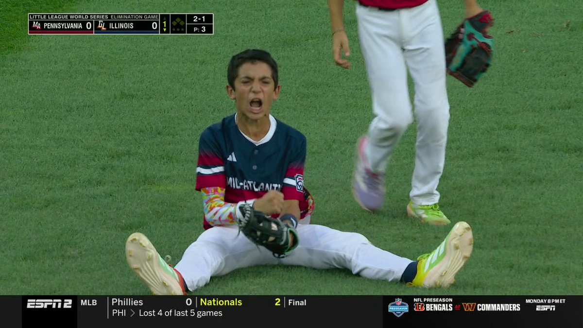 He knew what he just did was special 😤 This catch by Macallen Chervenka in the LLWS 🔥