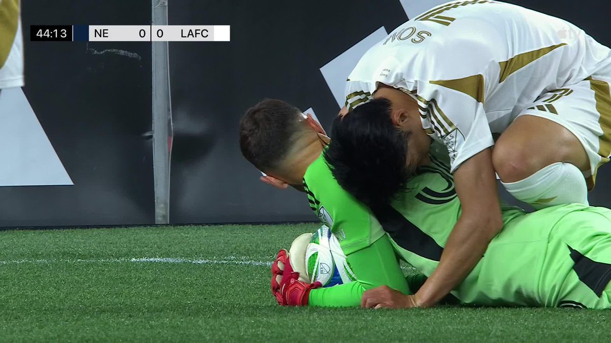 "I got you bro." 🤗 Sonny x Matt Turner