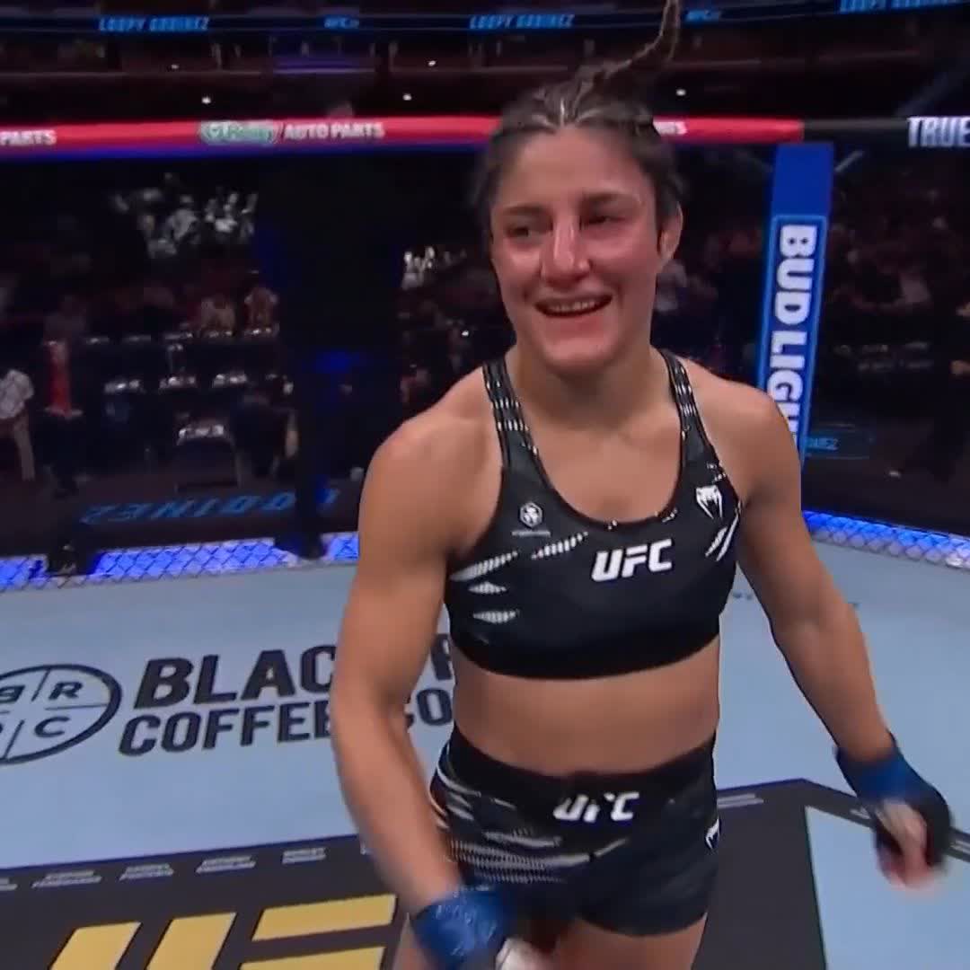 Báilalo Loopy loopy Godinez ♥️ #UFC319