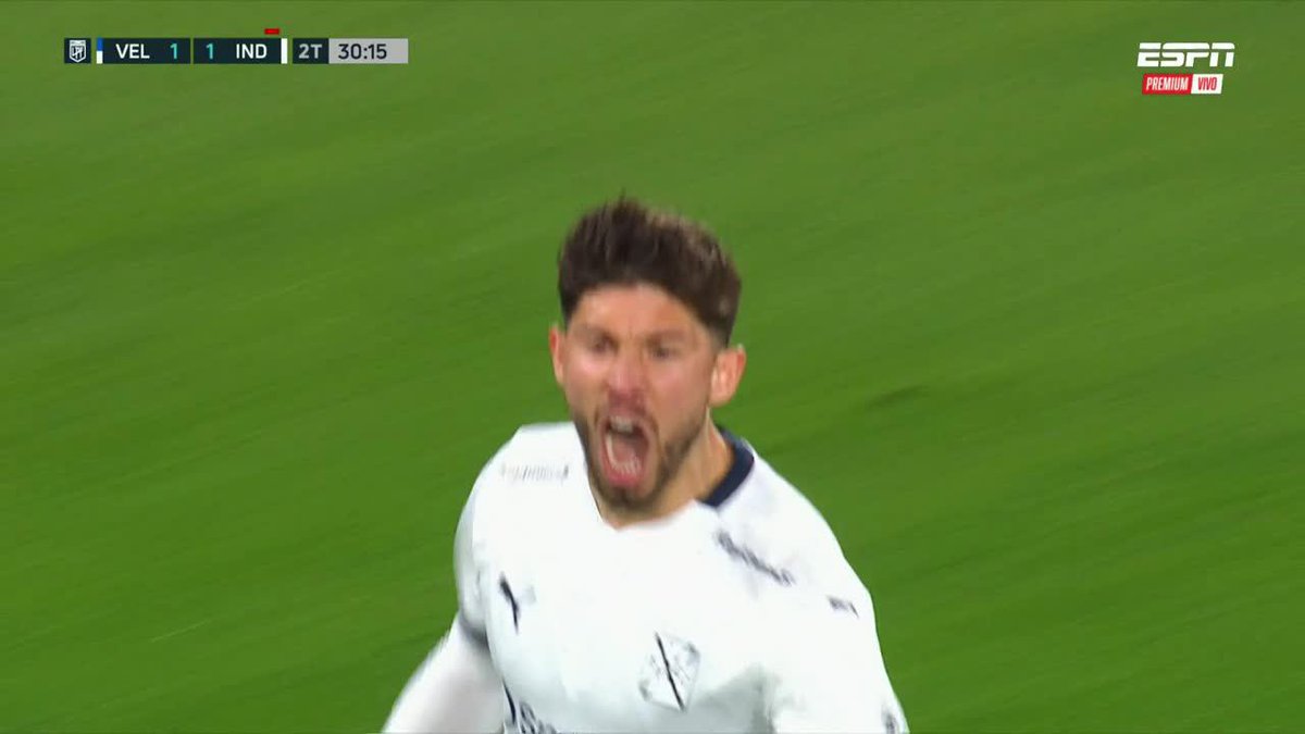 Un penal que pesaba 700 kilos por la racha de mierda que traía #Independiente. El nueve se hizo cargo? No. Solamente Loyola sabe lo que es hacer un gol en este equipo. Empate parcial que se consigue porque Vélez es tan horrible como nosotros.