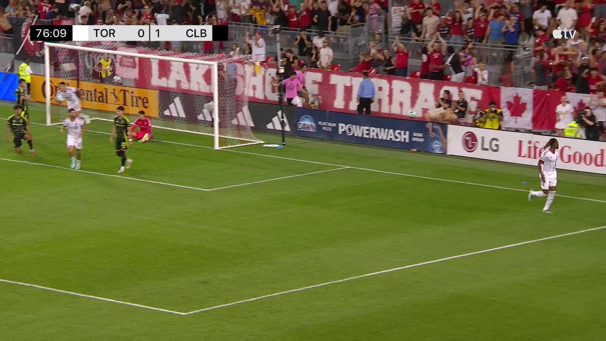 Jules-Anthony Vilsaint scores a late equalizer on his Toronto FC debut!