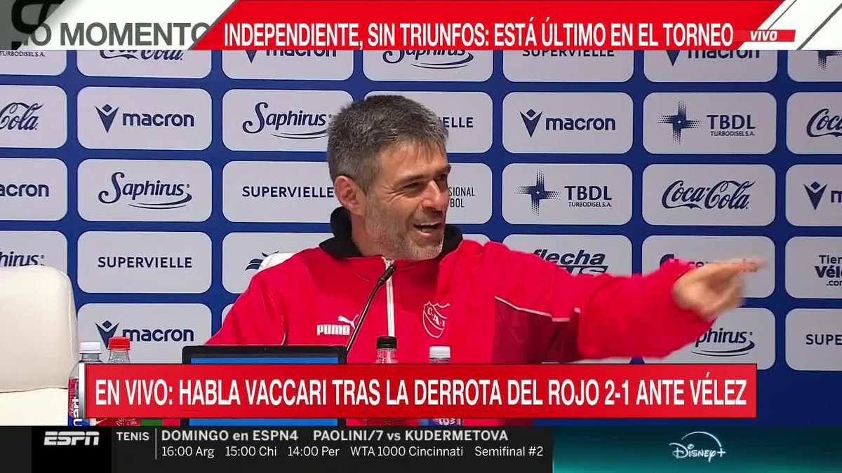 “Vos de nuevo me querés echar, eh. ¿Vos considerás que me tengo que ir? ¡VOS NO EVALUÁS NADA, UN PROCESO!”. El cruce de Julio Vaccari contra UN PERIODISTA de Independiente, en plena rueda de prensa. ⚠️🗣️