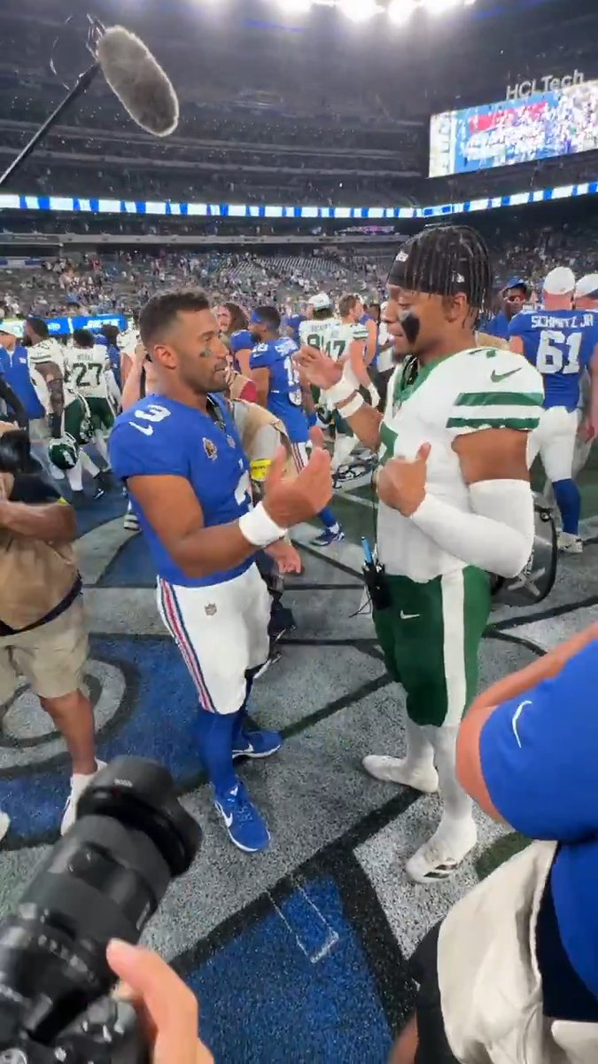 Old teammates reunited 🙌 Russell Wilson | Justin Fields