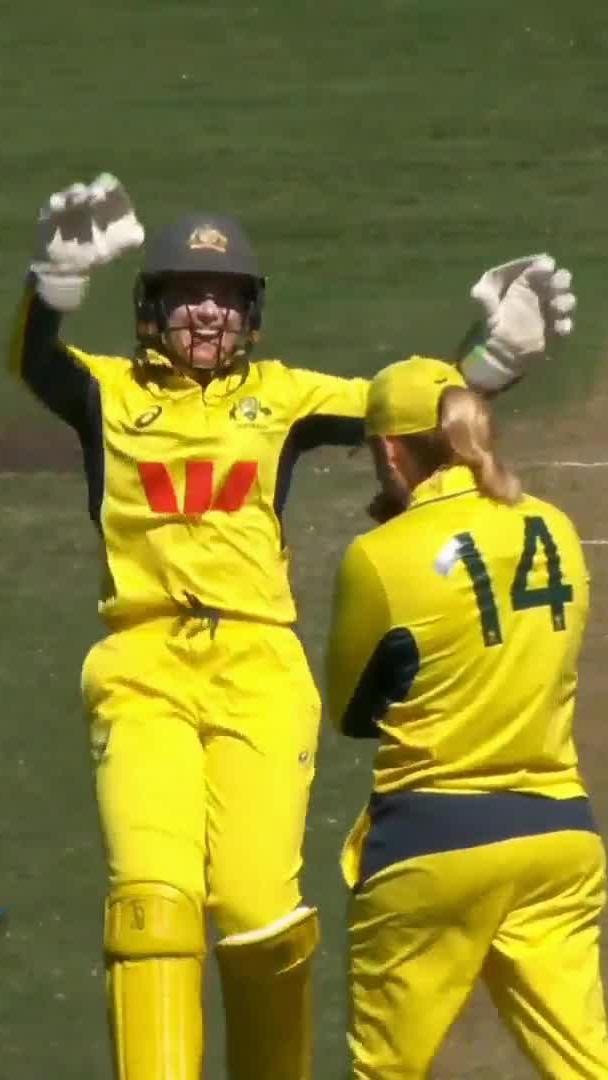 Bowled around the legs!! 😍 Anika Learoyd wasn't expecting to bowl today, but has made the most an opportunity #AUSAvINDA