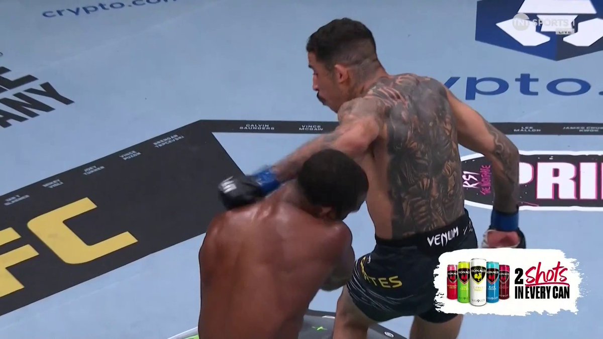 CARLOS PRATES WITH THE SPINNING BACK ELBOW BUZZER BEATER!!! 🚨 #UFC319 | LIVE on TNT Sports &amp; discovery+