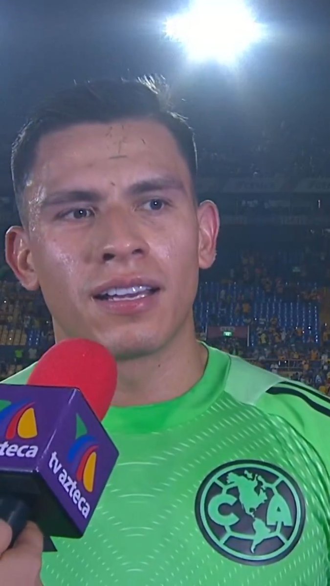 “Creo que allá arriba (palco) está Jorge, Martinolli y Luis, ¿no? Aunque no me hablen, saludos a los weyes allá” — Ángel Malagón, Club América 🦅