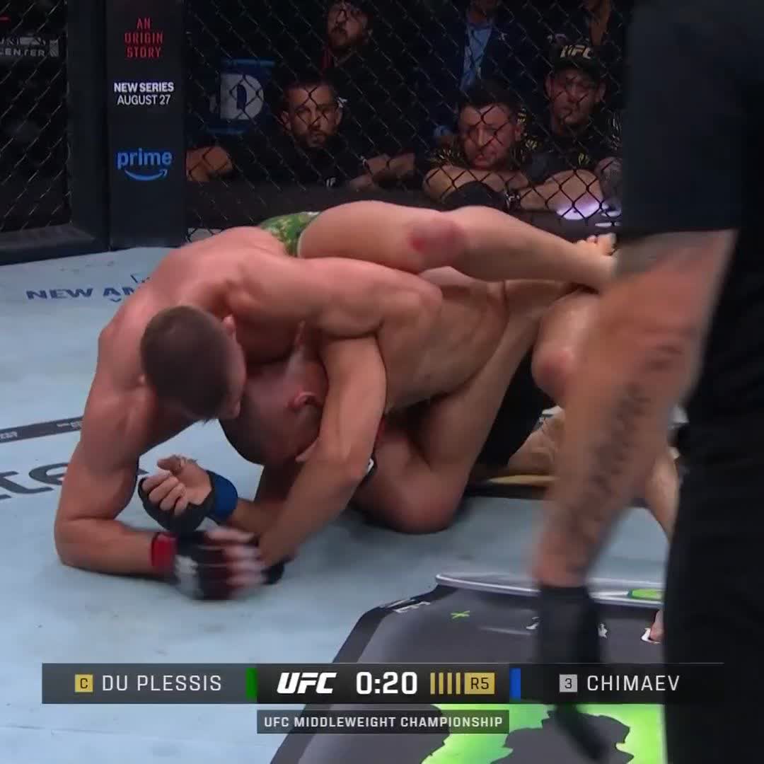 Dricus Du Plessis and Khamzat Chimaev go the distance.... 🏆 How did you score our #UFC319 main event?!