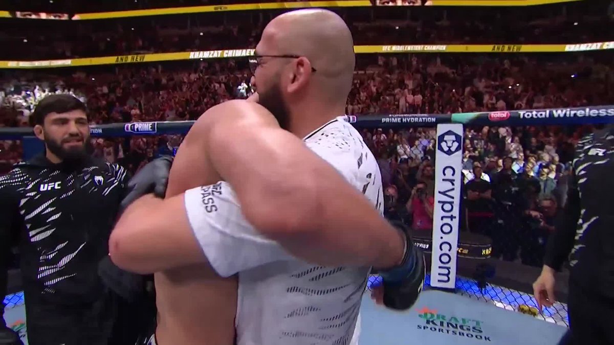 👑 Le titre lui était destiné ! #UFC319 Khamzat Chimaev s'impose par décision unanime et devient le nouveau champion du monde des poids moyens