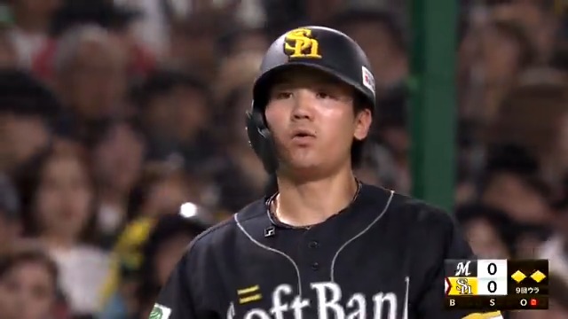 盗塁は度胸😤 9回裏同点1死一二塁の場面で三盗を決める強心臓 #緒方理貢 💨💨 そのチャンスに #牧原大成 がサヨナラ打を放ち緊迫の投手戦に決着をつける🎉 視聴はこちら[初月無料] ▶️: #sbhawks #パリーグ #ベースボールLIVE