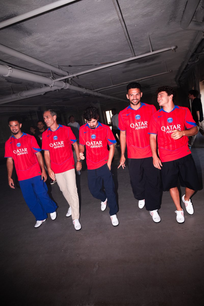 Un évènement immersif au cœur d’un lieu tenu secret jusqu’à son ouverture, quelques supporters privilégiés ont pu vivre une soirée hors du temps, célébrant notre nouveau maillot THIRD et l’époque emblématique T90, la plus mythique du football. ➡️
