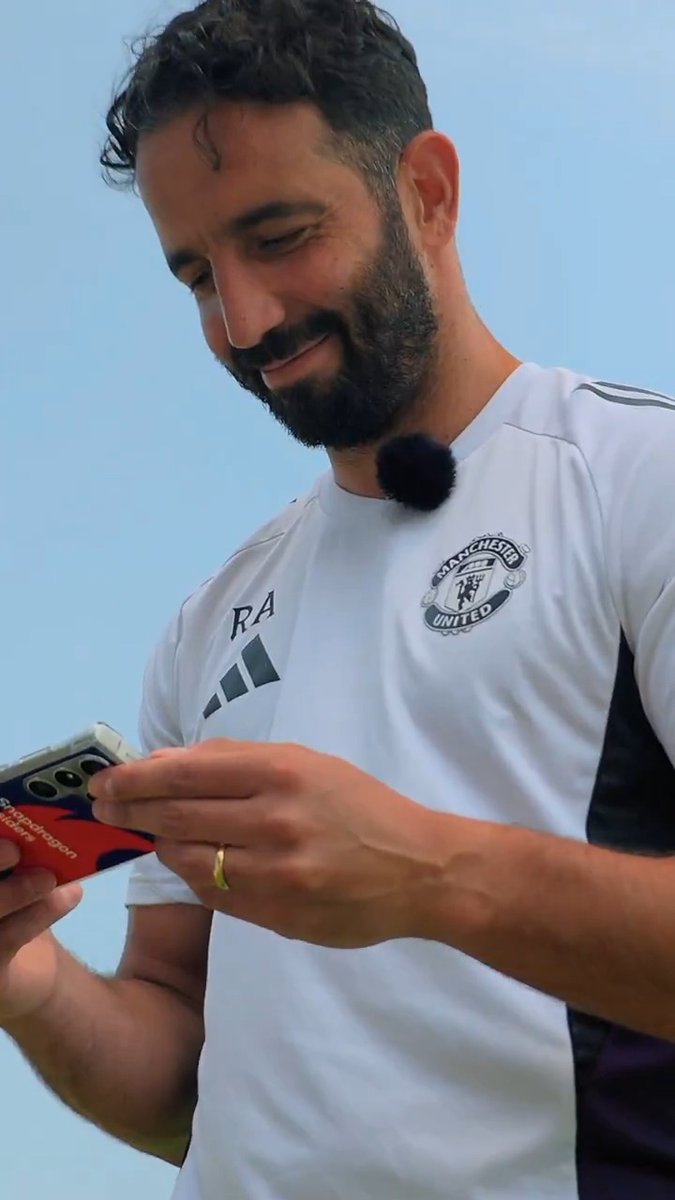 🗣️ "I want to hear this song for many, many years." Not long now until we hear Country Roads ringing around Old Trafford 🔊⏳ 🤳 Snapdragon x #ShotOnSnapdragon