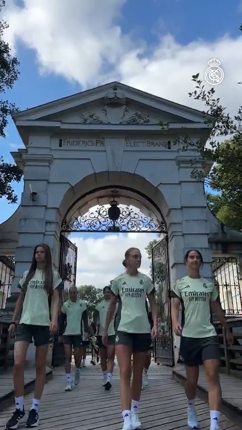 🚶‍♀️ ¡Un poquito de activación antes del partido de hoy! 🌳 Berlín