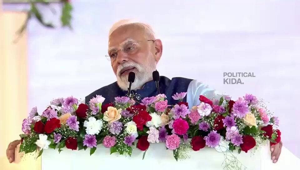 "भारत में बने सामान पर भरोसा करें। भारतीय हैं तो भारत में बना सामान ही खरीदें"