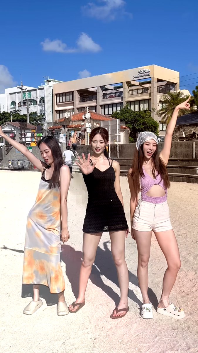 Tzuyu's Okinawa vacation with Elkie and cousin Judy
