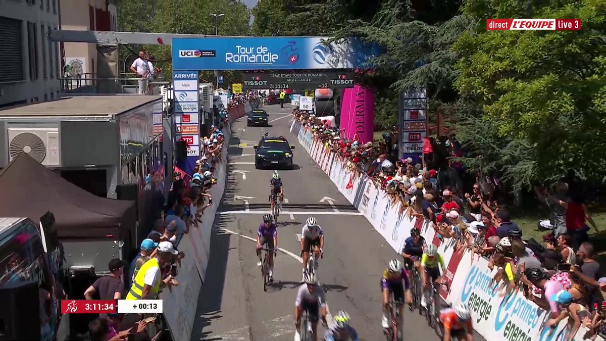 🚴‍♀️ La Hongroise Blanka Vas remporte la troisième et dernière étape du Tour de Romandie ! C'est la Suissesse Elise Chabbey, troisième de l’étape, qui remporte le Tour de Romandie. #LEQUIPEvélo