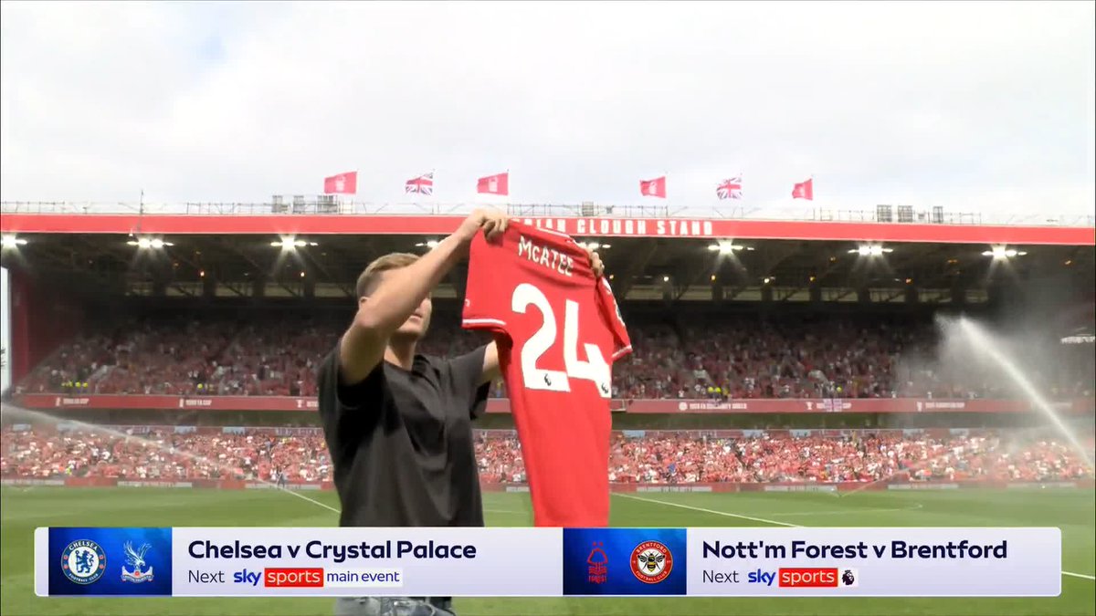 Omari Hutchinson and James McAtee are introduced to the Nottingham Forest fans at the City Ground! 🔴