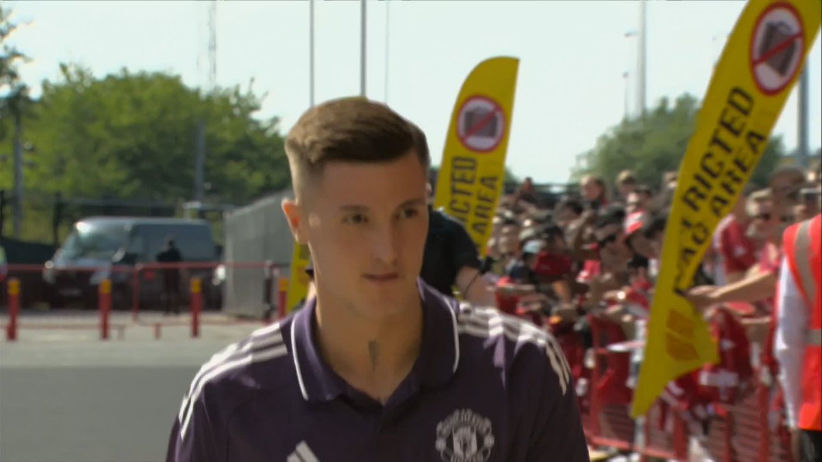 Ruben Amorim and his Manchester United squad arrive at Old Trafford ahead of the club's blockbuster opening weekend match against Arsenal! ⚽️