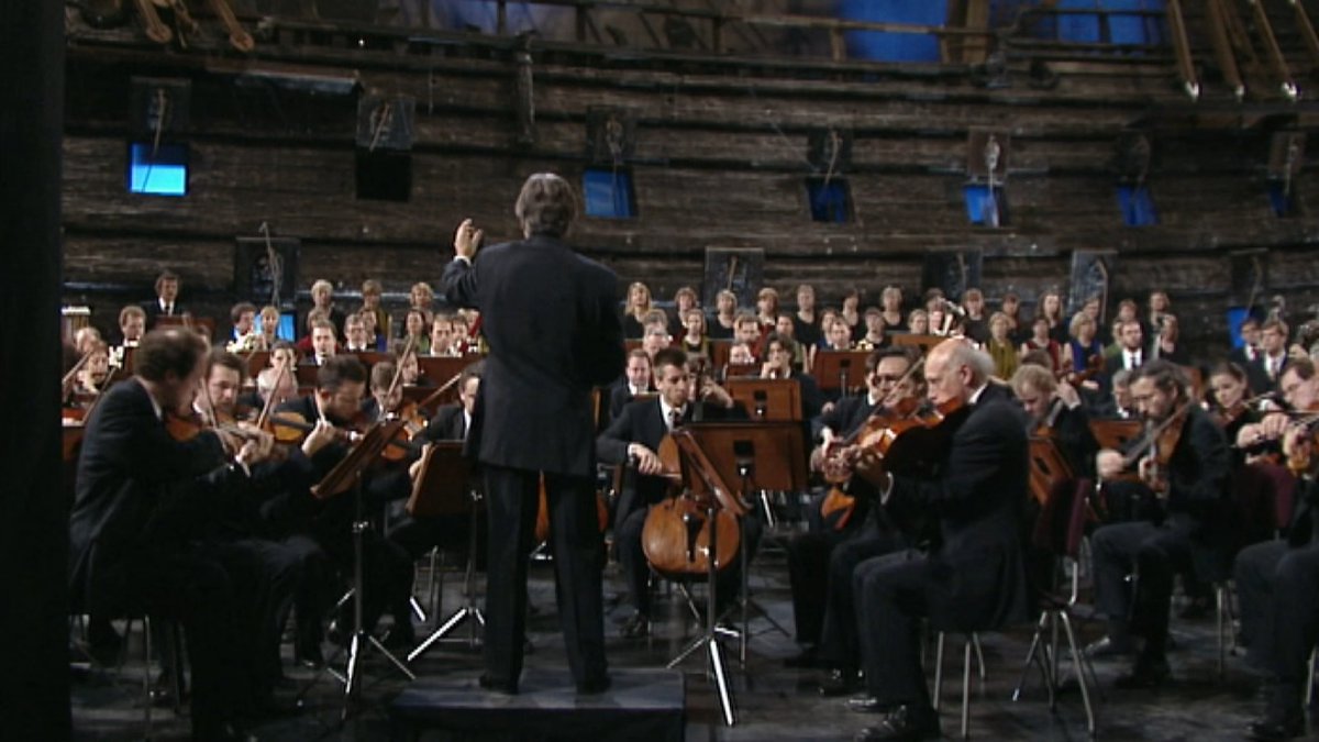 🌊🎶 A storm at sea inspired Richard Wagner's opera Der Fliegende Holländer, which he composed in the summer of 1841. Here, Claudio Abbado conducts the overture at the 1998 Europakonzert in Stockholm, with the wreck of the Vasa looming behind the orchestra.