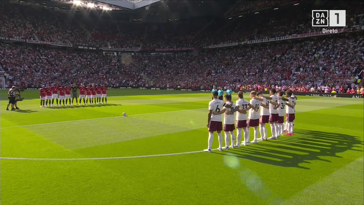 Minuto de silêncio em Old Trafford 🤍