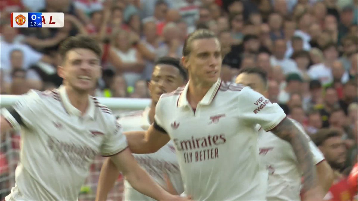 "A magical Arsenal set piece" 🪄 Riccardo Calafiori opens the scoring for the Gunners!