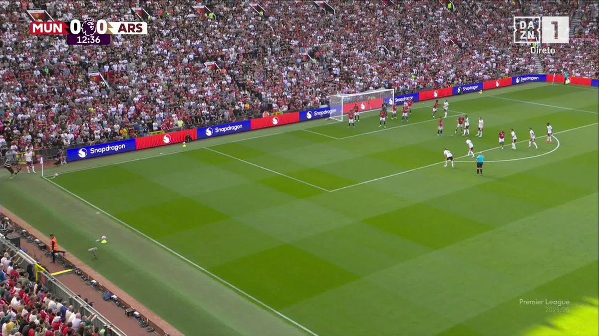 O primeiro golo da época do Arsenal foi de bola parada. Obviamente.