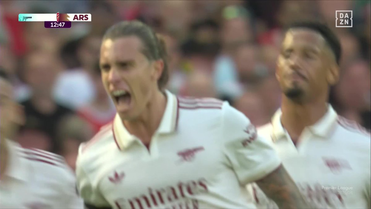 La jugada de la discordia en Old Trafford. ¿Hay falta al portero?