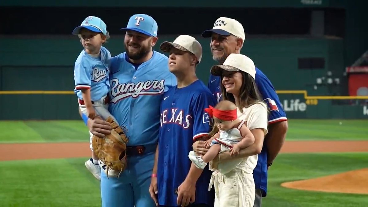 .Jake Burger and his family continue to show love and support to the Down syndrome community 💙 #PlayersWeekend