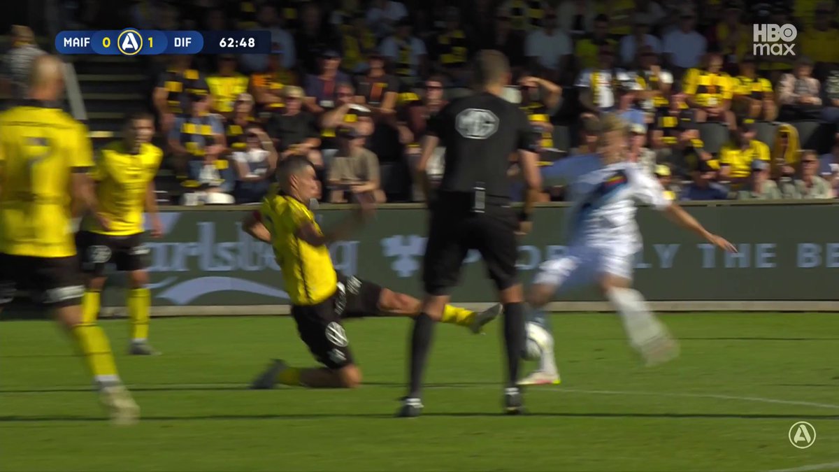 🗣️ "Det där är inte bara rött kort, stoppa honom i en polisbil rakt i fängelse." - Nordin Gerzic efter en situation i Mjällby-Djurgården. 📲 Se höjdpunkter från Allsvenskan på HBO Max