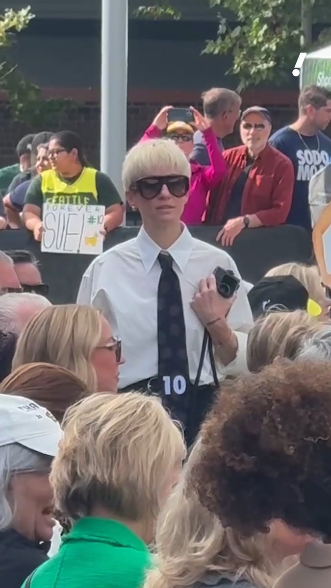 Megan Rapinoe, Diana Taurasi and Swin Cash in the house to support Sue Bird at Bird's statue unveiling 💚