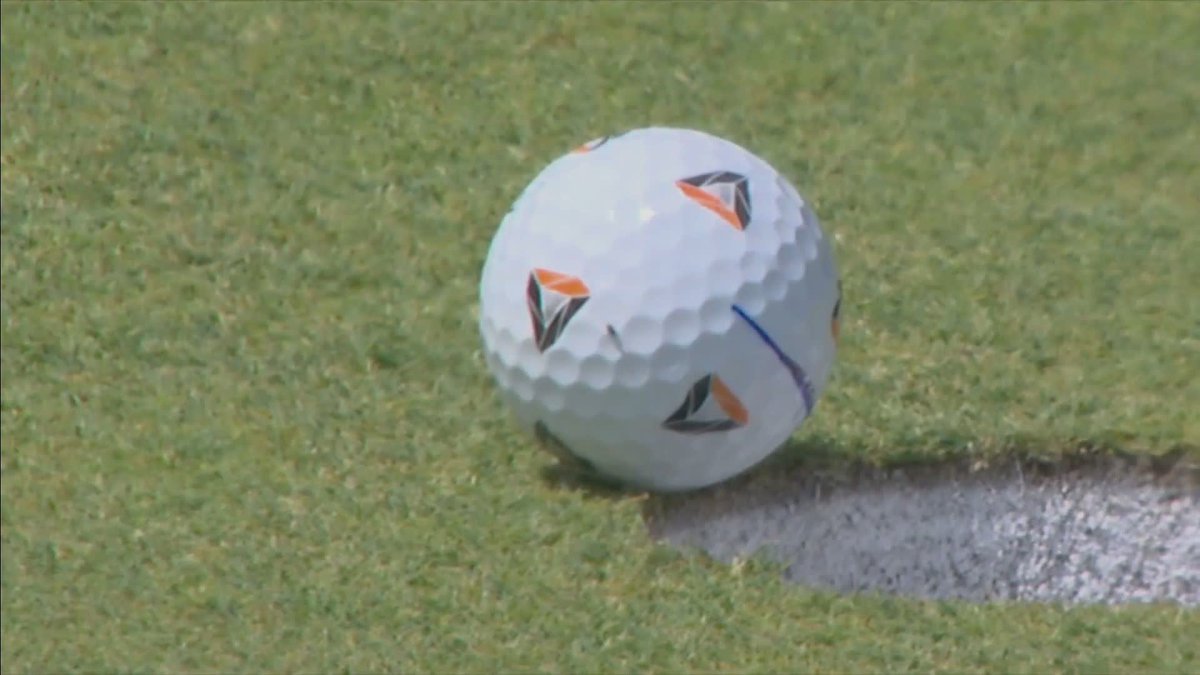 "He goes, I'm not having this" Tommy Fleetwood got a little bit of help at the BMW Championship from a fly 🪰