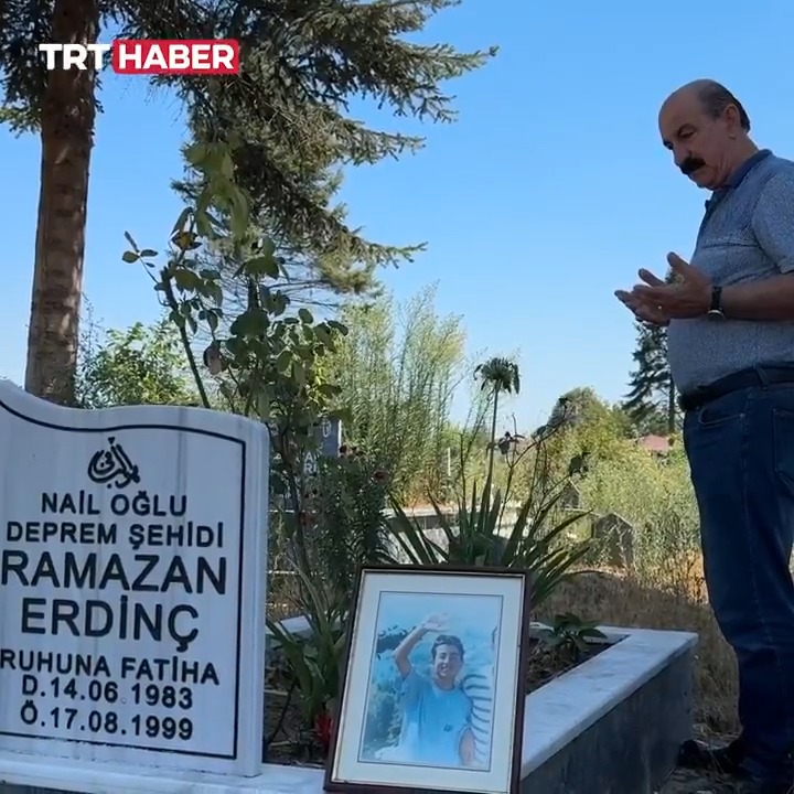 "Zaman hiçbir şeyi unutturmuyor. Aradan geçen süre daha çok özlemini artırıyor." Düzce'de #17Ağustos1999 Marmara Depremi'nde eşi ve iki çocuğuyla enkazdan yaralı çıkarılan 64 yaşındaki Nail Erdinç, 16 yaşındaki evladını kaybetmenin acısını hala yüreğinde taşıyor.