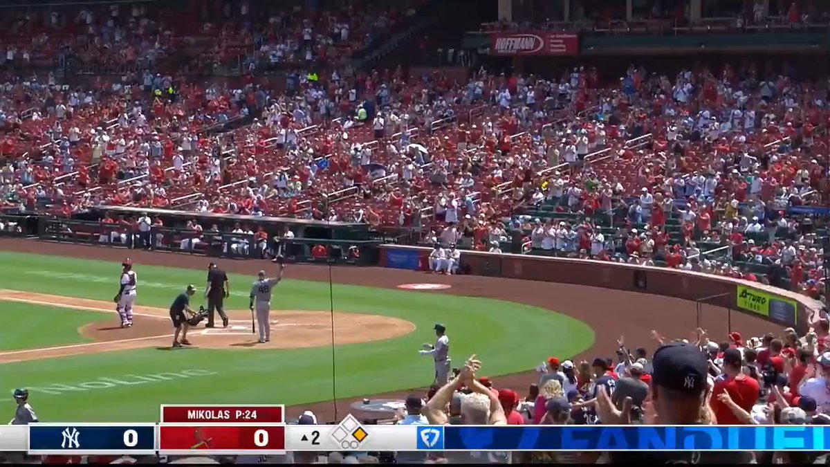 Cardinals fans give Paul Goldschmidt a standing ovation in his return to St. Louis 👏