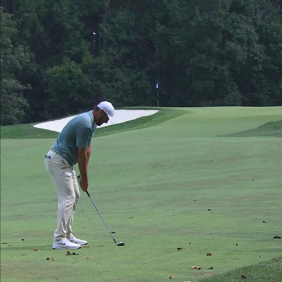 Scottie Scheffler makes birdie for the outright LEAD at Caves Valley. 🎯