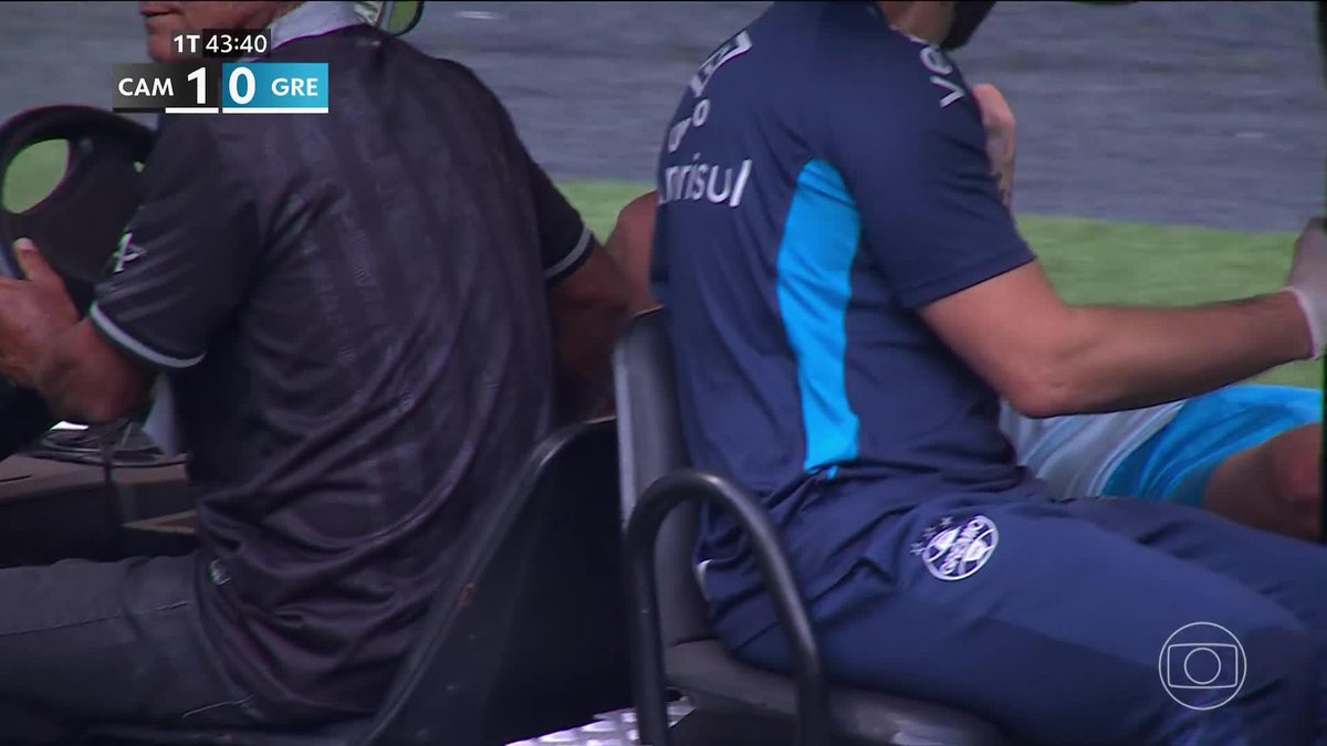 O Villasanti sofreu uma lesão no joelho, o pé dele meio que “prendeu” no gramado da Arena MRV. Ele foi substituído e o Dodi entrou no lugar. Que não seja nada mais sério..