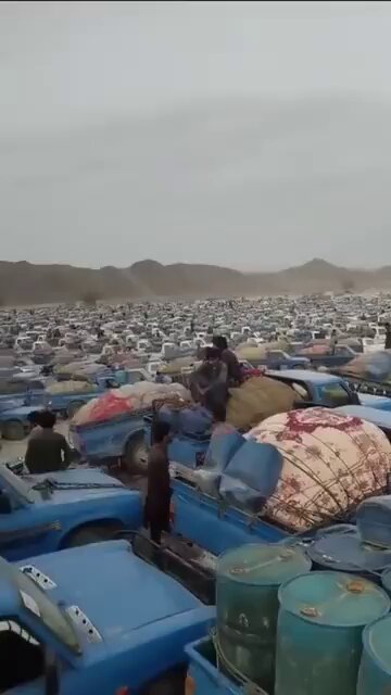 ویدیویی عجیب و آخرالزمانی از حجم قاچاق سوخت از ایران به پاکستان! طبق تخمین‌ها فقط قاچاق سوخت سالانه تا حدود ۸ میلیارد دلار خسارت به کشور می‌زنه! با ۸ میلیارد دلار سالانه چیکار میشه کرد؟ + یک نیروگاه اتمی ۱,۰۰۰ مگاواتی (فقط حدود ۵ میلیارد دلار) + ساخت ۱۵ نیروگاه برق هزار مگاواتی ( حدود ۸ میلیارد دلار) + ساخت حدود ۷۰ الی ۱۰۰ هزار مدرسه ( حدود ۸ میلیارد دلار) + ساخت ۴ یا ۵ آب شیرین‌کن هسته‌ای با ظرفیت متوسط ۱۰۰ هزار مترمکعب در روز: (حدود ۸ میلیارد دلار) ۴ سال جلوی این قاچاق گرفته بشه نصف مشکلات اساسی کشور حل میشه! البته که قطعاً رانت‌خوارها اجازه نخواهند داد!