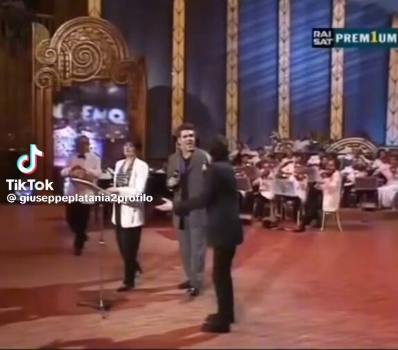 Pezzo di storia che rimarrà per sempre ❤️ le 3 voci migliori del panorama musicale italiano , e questo momento sempre grazie al grandissimo Pippo 💔#papaveriepapere #PippoBaudo