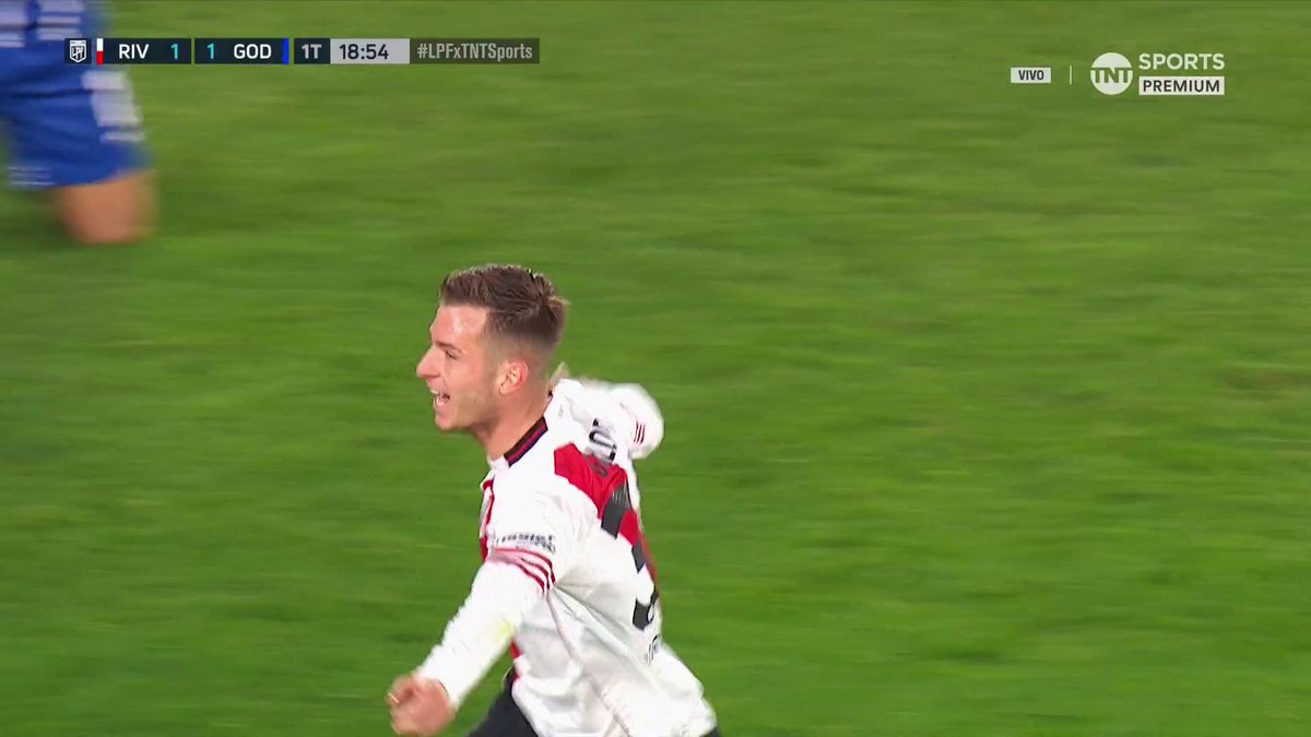 Mirá la media vuelta que mete Dadín en el gol de Galoppo, Borja necesita 3 días hábiles para hacer eso y encima el remate lo tiraría a la tribuna. River juega mucho mejor en ataque sin el colombiano de 9, muchísimo.